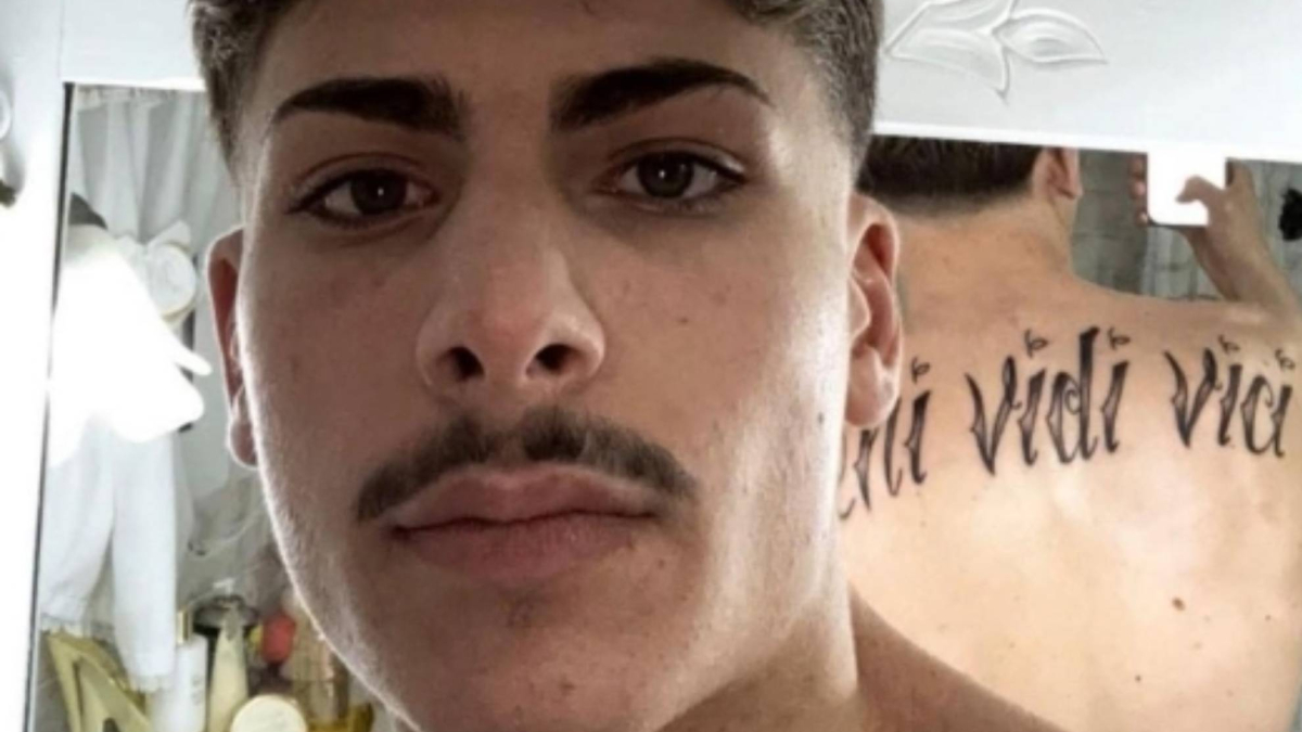 Un calciatore di 21 anni viene ucciso a bruciapelo come vendetta per un duro fallo in una partita