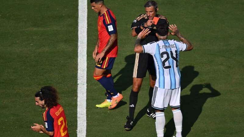 Enzo Fernandez viene espulso dopo aver commesso un contrasto horror alla Coppa del Mondo, mentre Argentina-Spagna entra nei tempi supplementari