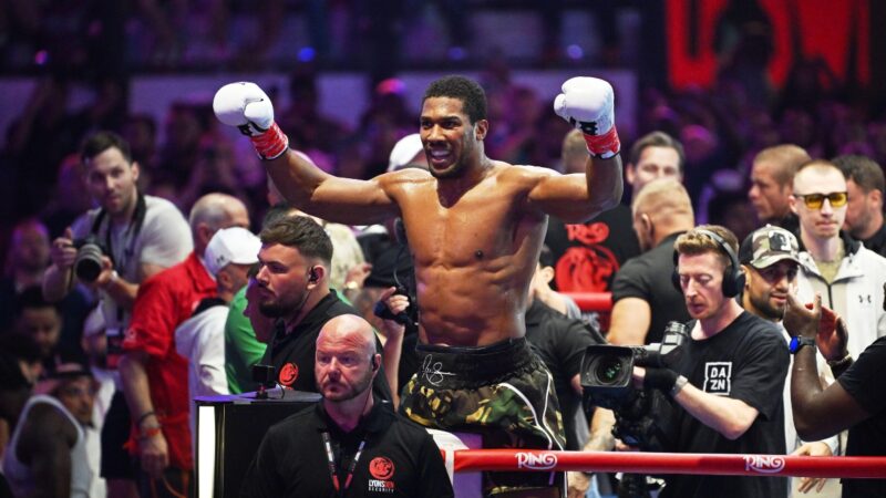 “Fa male anche solo parlarne”: Joshua dedica la caotica vittoria su Prenga ai compagni di squadra in ritardo mentre l’incontro di Fury rimane sulla buona strada