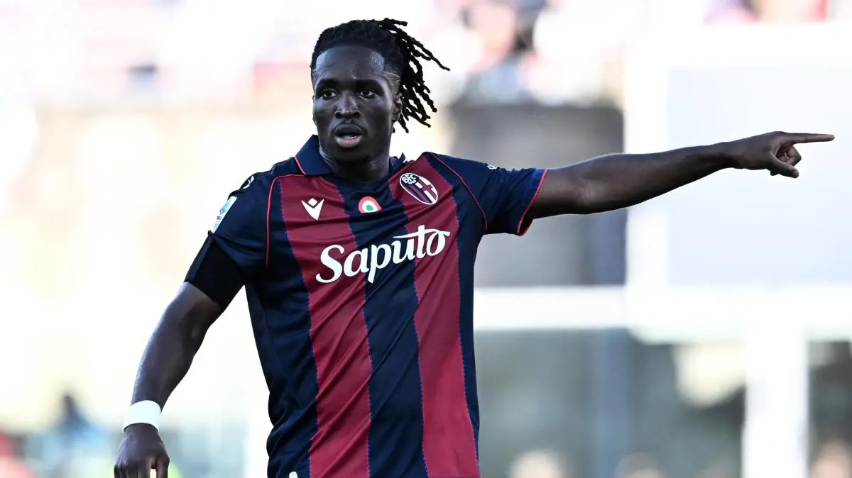 Il Bologna affronta l’interesse della Premier League per giocatori chiave mentre l’Aston Villa punta su Rowe e il Manchester United prende di mira Lucumí