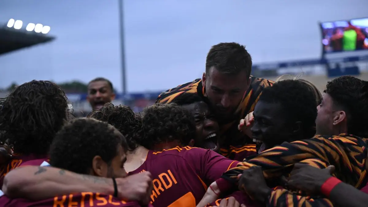 L’AS Roma intensifica la ricerca del terzino destro mentre l’uscita di Celik mette El Ouahdi sui radar