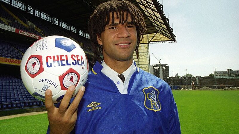“Dennis Wise era furioso quando l’ho sostituito durante una partita del Chelsea: non mi ha rivolto la parola per due settimane. Alla fine ce l’ha fatta, e il resto è storia: è stato magnifico’ Ruud Gullit racconta il suo rapporto turbolento con il suo capitano vincitore della coppa