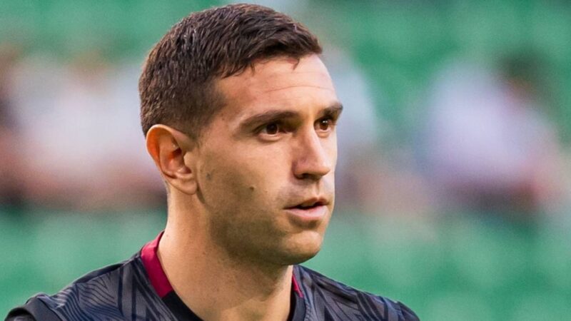 Il Chelsea considera la mossa per il portiere dell’Aston Villa Martinez