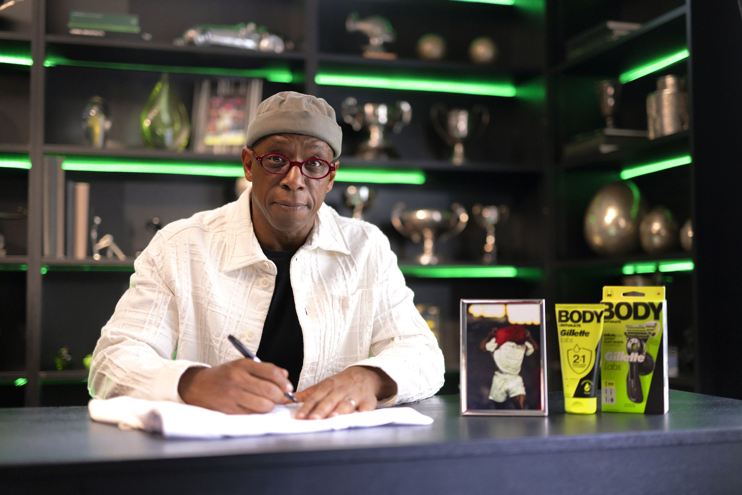 La leggenda dell’Arsenal Ian Wright sostiene la nuova campagna per mettere fuori legge la regola più stupida del calcio