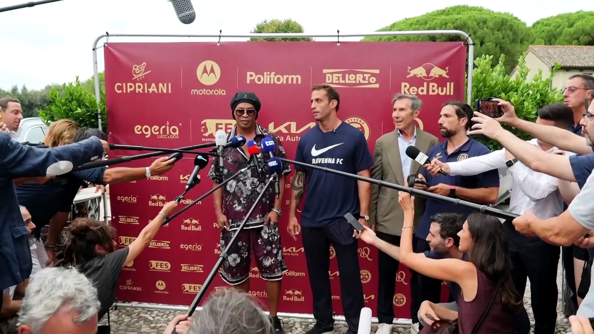 Ronaldinho firma per il Ravenna a 46 anni alla ricerca del “sogno” del gol 300esimo: “Sono in forma”