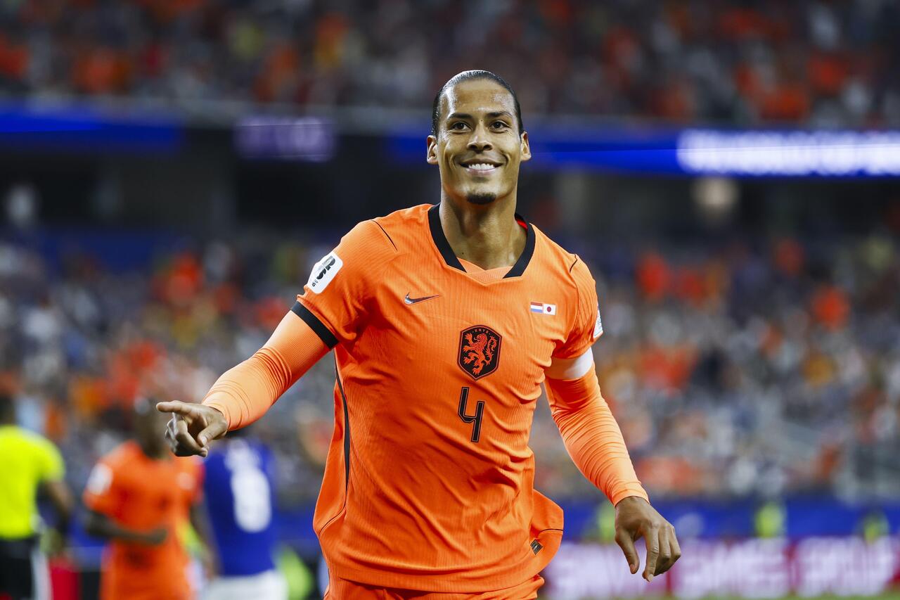 “Assolutamente assurdità”: Virgil van Dijk risponde alle affermazioni di aver influenzato le tattiche di Ronald Koeman in Coppa del Mondo in una conferenza stampa infuocata
