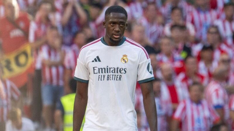 Il Real Madrid conferma l’infortunio ai legamenti del ginocchio di Konate dopo che il difensore si è ritirato dalla nazionale francese