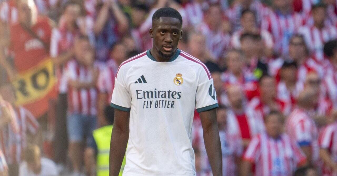 Il Real Madrid conferma l’infortunio ai legamenti del ginocchio di Konate dopo che il difensore si è ritirato dalla nazionale francese