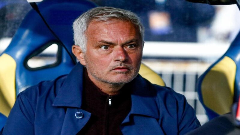 Jose Mourinho si scaglia contro gli arbitri dopo la sconfitta del Real Madrid: “Quel poveretto non ha resistito alla pressione… mandando uno che ha 41 anni”