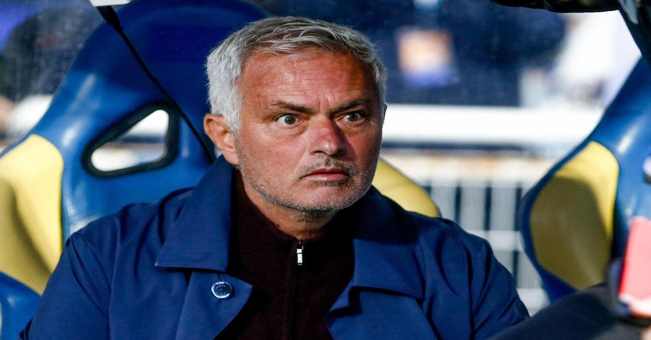 Jose Mourinho si scaglia contro gli arbitri dopo la sconfitta del Real Madrid: “Quel poveretto non ha resistito alla pressione… mandando uno che ha 41 anni”