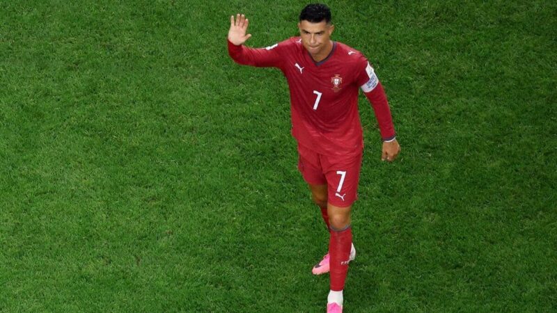 L’egoista Ronaldo deve seguire l’esempio di Messi e andarsene piuttosto che offuscare l’eredità del Portogallo