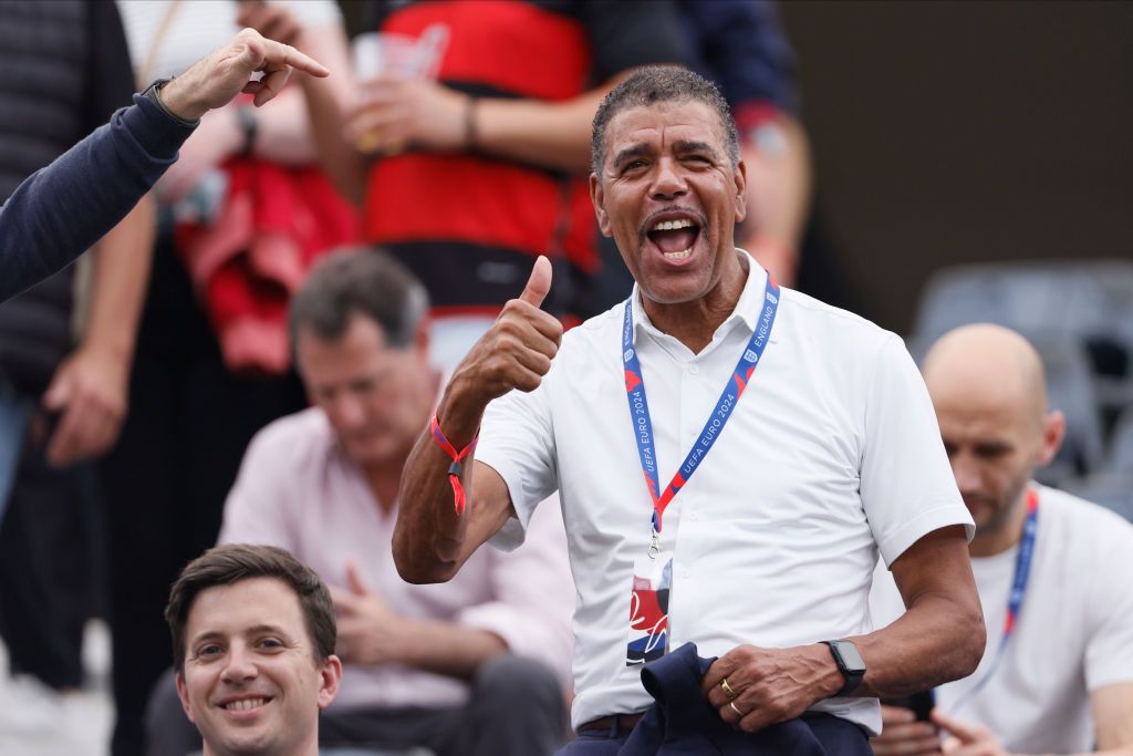 “Mi è sembrata una sostituzione: un giocatore inglese avrebbe fatto valere la sua causa e avrebbe fatto una scenata!” Chris Kamara sul suo famigerato pasticcio con Anthony Vanden Borre