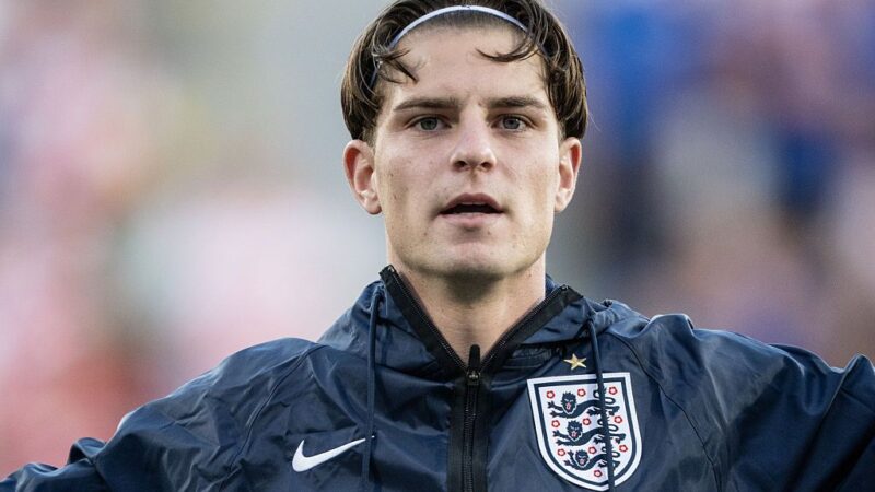 “Era quasi solo scuola, volo, gioco a calcio e volo di ritorno. Sono arrivato a un punto in cui non vedevo i miei amici e non avevo una vita a casa” Alex Scott sull’irruzione nel calcio da Guernsey