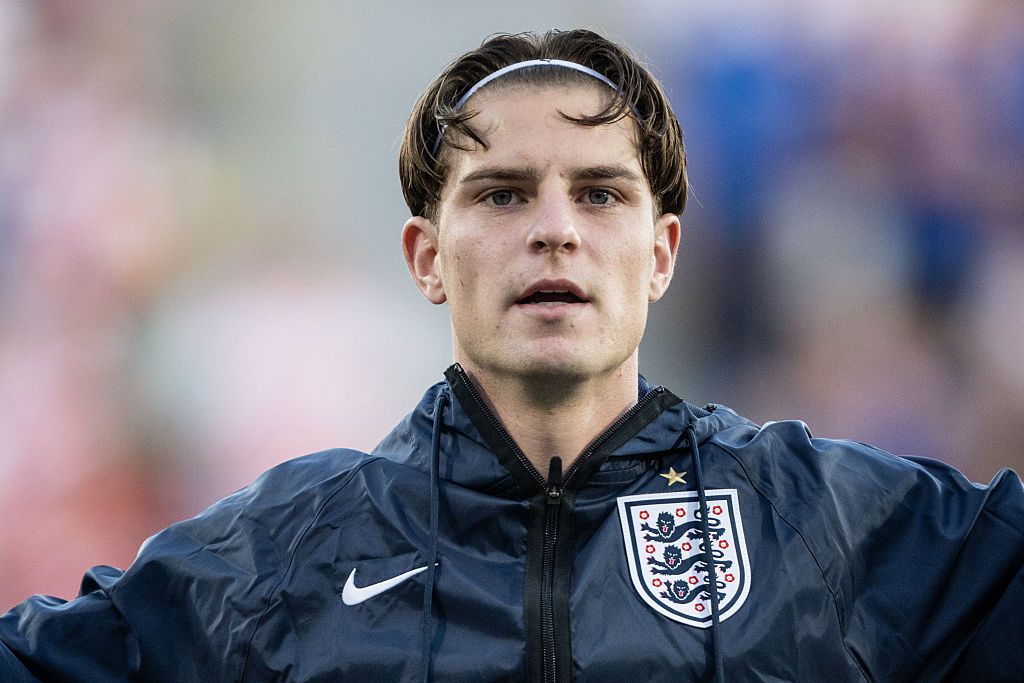 “Era quasi solo scuola, volo, gioco a calcio e volo di ritorno. Sono arrivato a un punto in cui non vedevo i miei amici e non avevo una vita a casa” Alex Scott sull’irruzione nel calcio da Guernsey