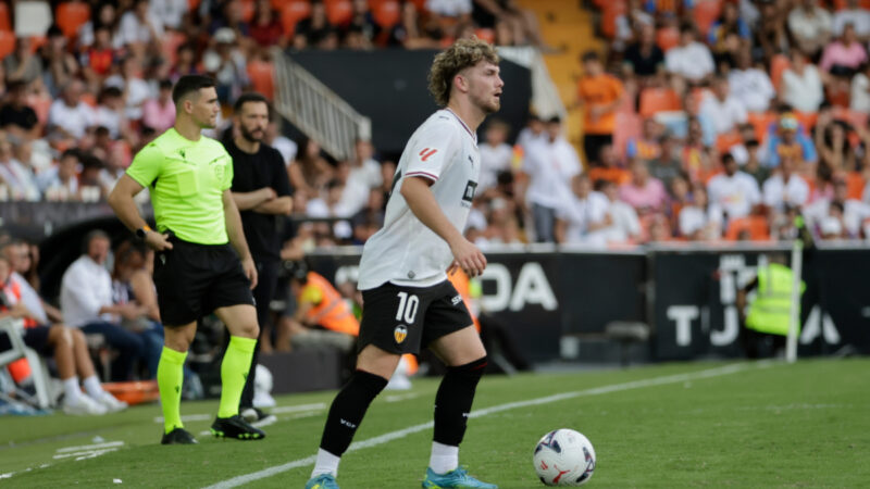 Il Liverpool controlla il prestito di Elliott a Valencia