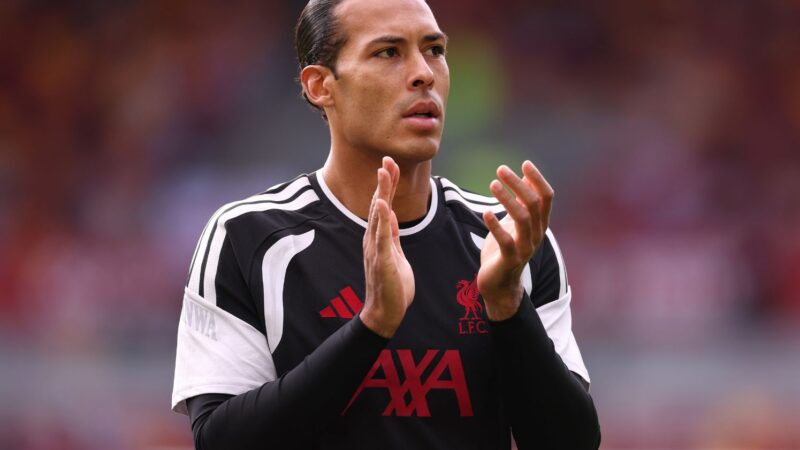 Il giornalista della BBC nota il gesto furioso di Van Dijk nei confronti degli attaccanti del Liverpool