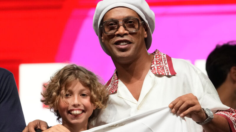 Il ritorno di Ronaldinho è reale: giocherà il 15 novembre in Serie C con il Ravenna