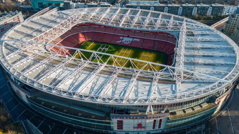 L’Arsenal rende omaggio al presidente a vita Ken Friar dopo la morte all’età di 92 anni