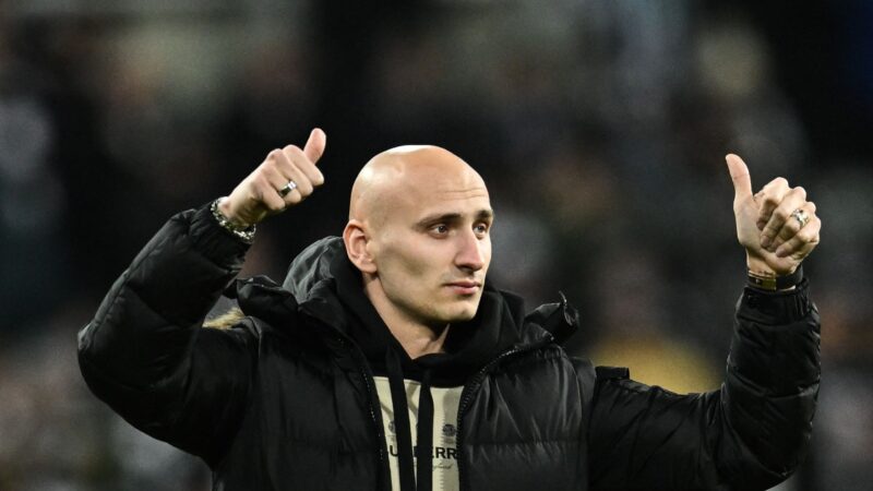 “Non posso cambiare la mia alopecia. Ci convivi o crolli. Non è bello avere 50.000 fan che cantano ‘Harry Potter, sta venendo per te’ ma non mi dà fastidio da molto tempo” Jonjo Shelvey sui canti di Voldemort che lo seguivano in giro