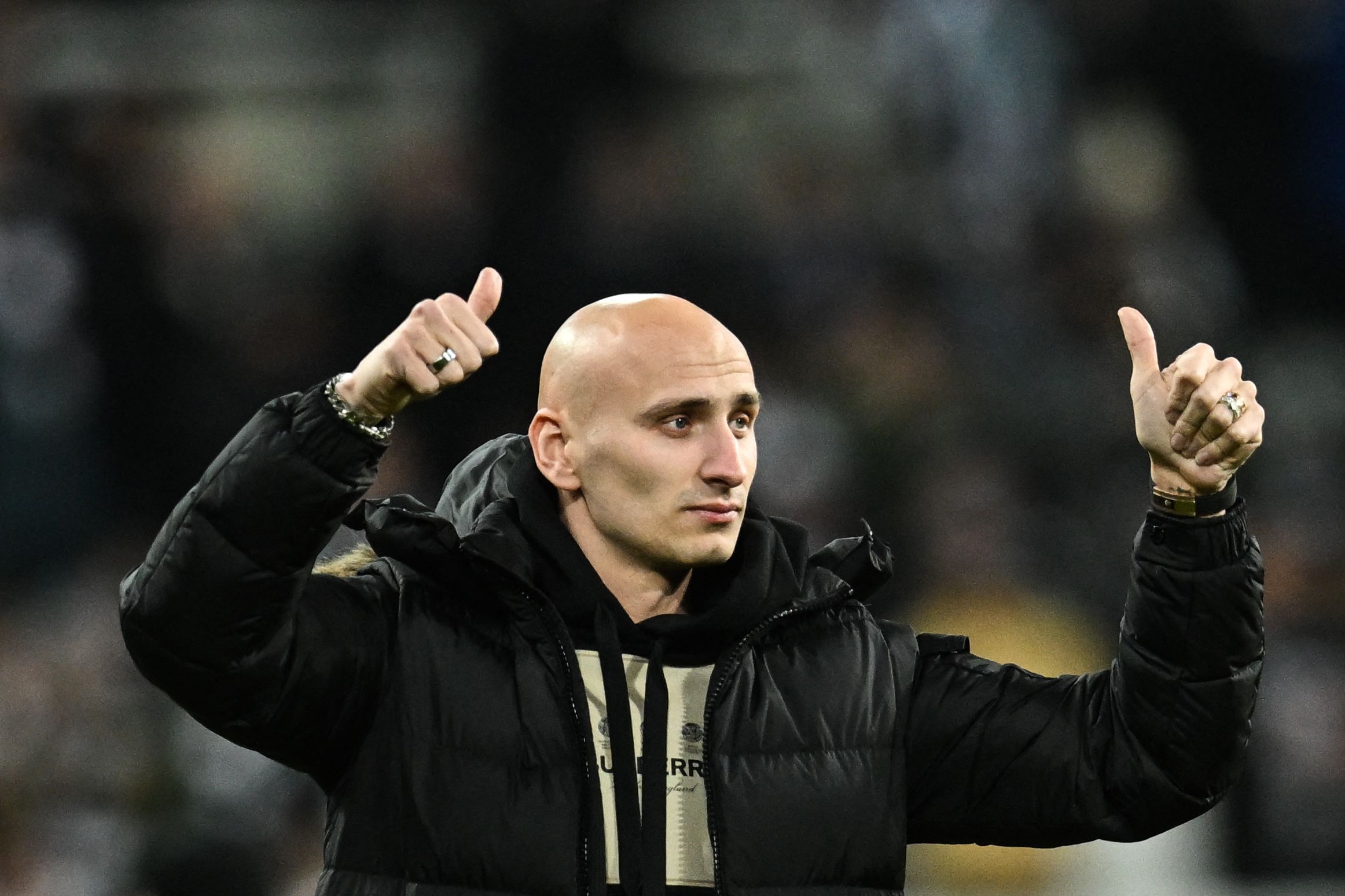 “Non posso cambiare la mia alopecia. Ci convivi o crolli. Non è bello avere 50.000 fan che cantano ‘Harry Potter, sta venendo per te’ ma non mi dà fastidio da molto tempo” Jonjo Shelvey sui canti di Voldemort che lo seguivano in giro