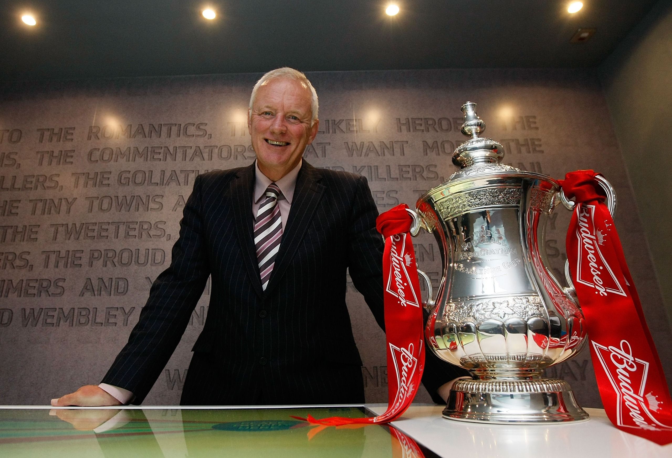 “Simon Jordan è un idiota, sono sicuro che amava il Crystal Palace, ma ha costruito un business che è andato a buon mercato. Altri, come lui, vogliono il successo immediato, ma io non lo faccio davvero” Barry Hearn vuole prima la sostenibilità, poi il successo per la sua nuova squadra di calcio